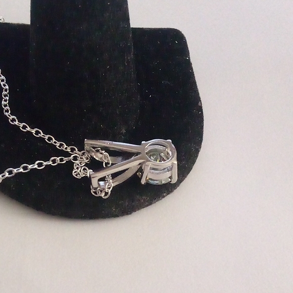 LOVELY 2CT DIAMOND PENDANT SET IN SILVER - Picture 3 of 4